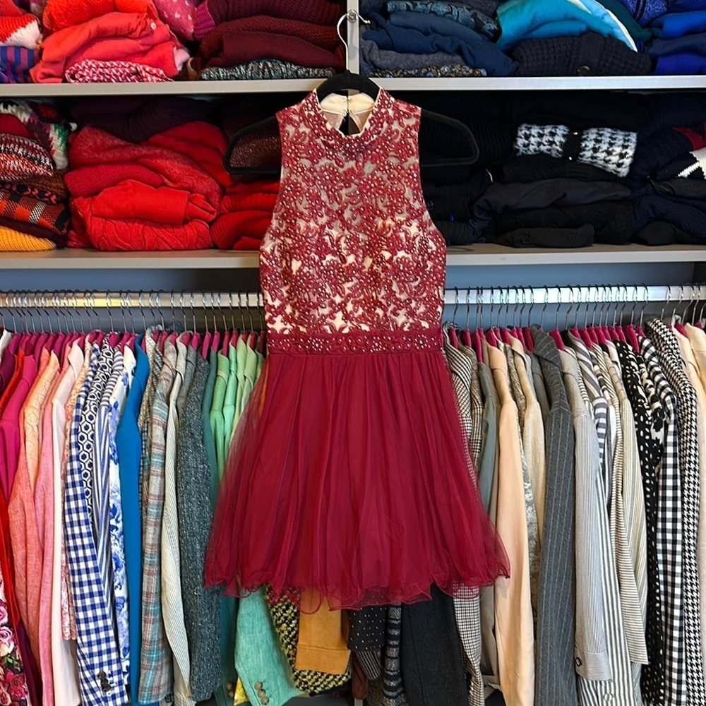 City Trangles maroon studded/embroidered back keyhole hook/eye dress size 3
